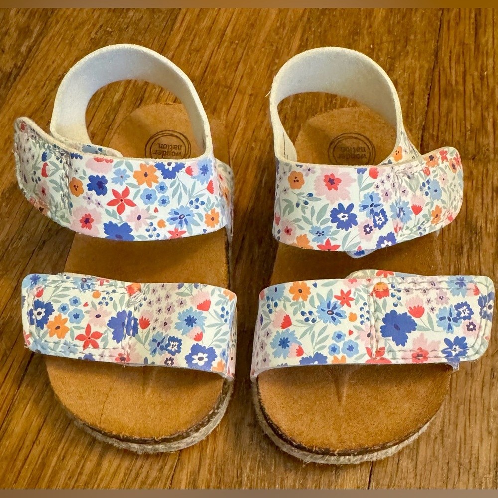 Little Girl’s Sandals ~ Size 3 ~